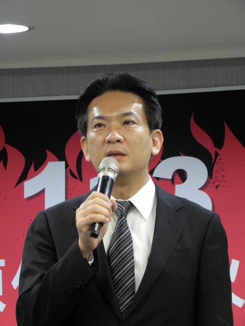 Lin Chun-hsien, spokesperson for the Democratic Progressive Party, speaking into a microphone.