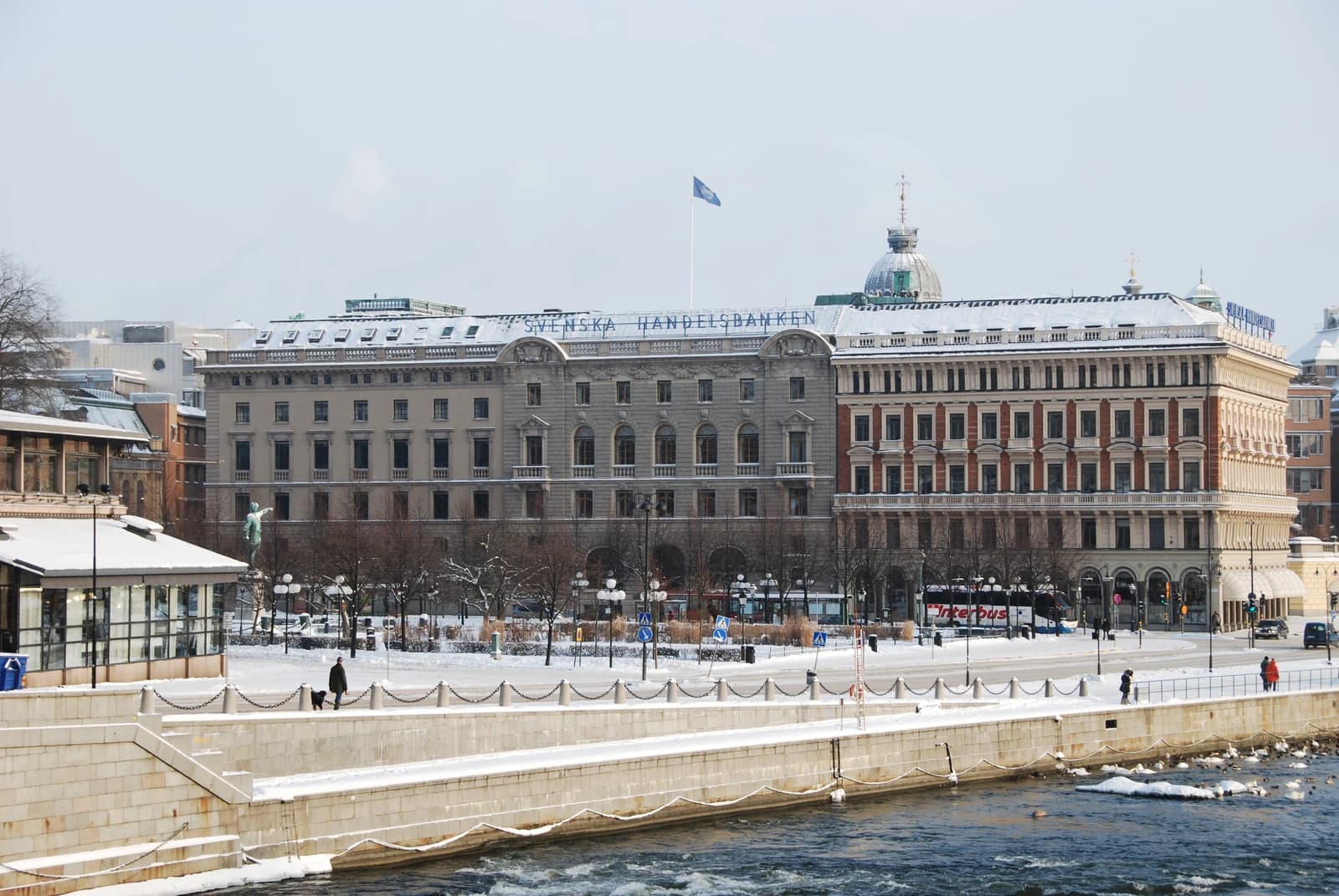 Exterior of the Svenska Handelsbanken building on a snowy day.