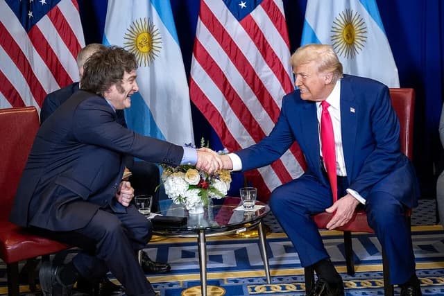 Javier Milei, President of Argentina, shaking hands with Donald Trump, former US President.