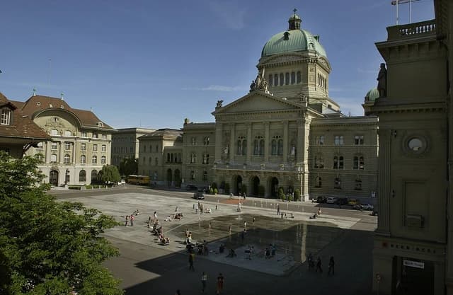 Federal Palace of Switzerland (Bundeshaus) and Bundesplatz with people in front of the building.